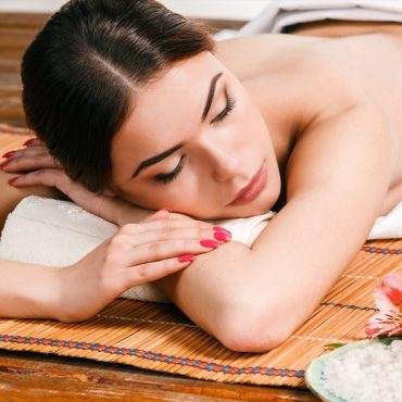 beautiful-young-woman-at-a-spa-salon-PFVKV9T.jpg